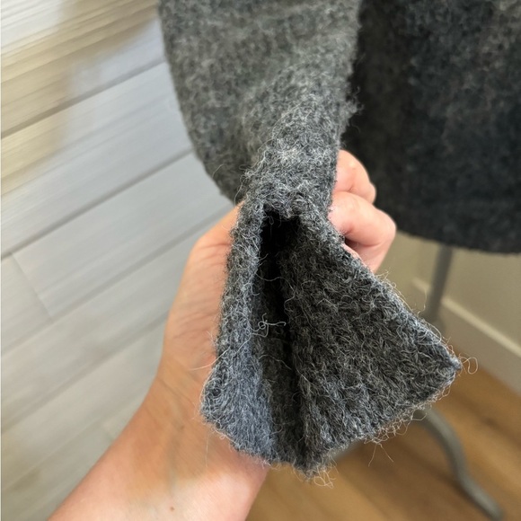 H&M Women’s Gray Knit Sweater Size‎ SMALL - Picture 4 of 7